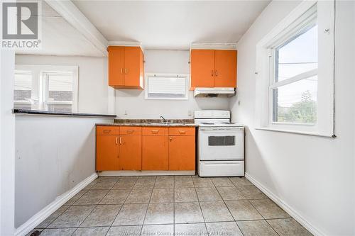 1531 Windsor Avenue Unit# Main, Windsor, ON - Indoor Photo Showing Kitchen