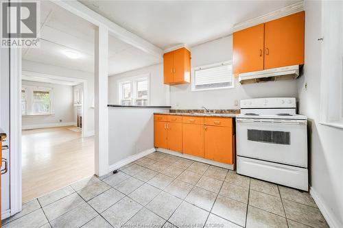 1531 Windsor Avenue Unit# Main, Windsor, ON - Indoor Photo Showing Kitchen