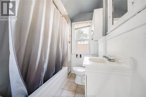 1531 Windsor Avenue Unit# Upper, Windsor, ON - Indoor Photo Showing Bathroom