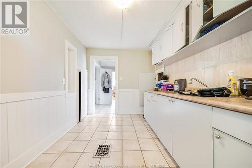 1531 Windsor Avenue Unit# Upper, Windsor, ON - Indoor Photo Showing Kitchen