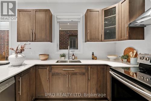 10 Marianne Dorn Trail, Kitchener, ON - Indoor Photo Showing Kitchen