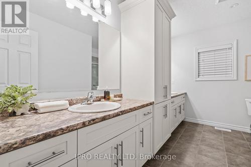 10 Marianne Dorn Trail, Kitchener, ON - Indoor Photo Showing Bathroom