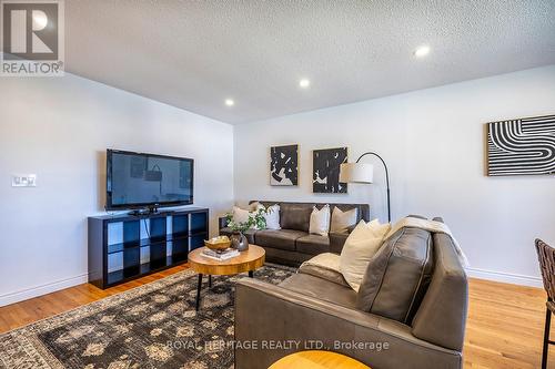 601 Willow Crescent, Cobourg, ON - Indoor Photo Showing Living Room