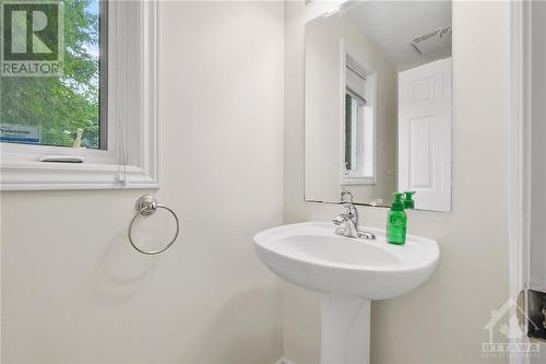 700 Whaley Ridge, Ottawa, ON - Indoor Photo Showing Bathroom