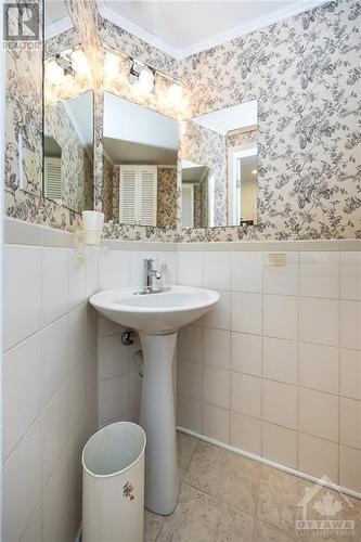 67 Kenilworth Street, Ottawa, ON - Indoor Photo Showing Bathroom