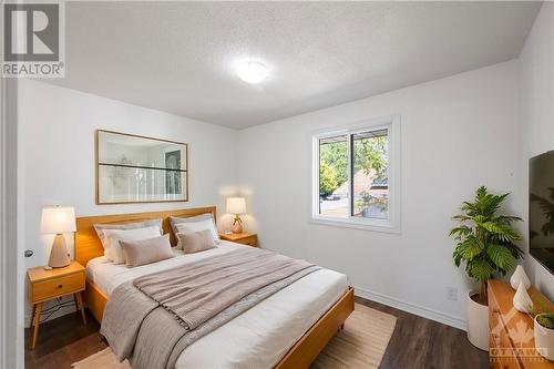 This photo has been virtually staged. - 935 Thorndale Drive, Ottawa, ON - Indoor Photo Showing Bedroom