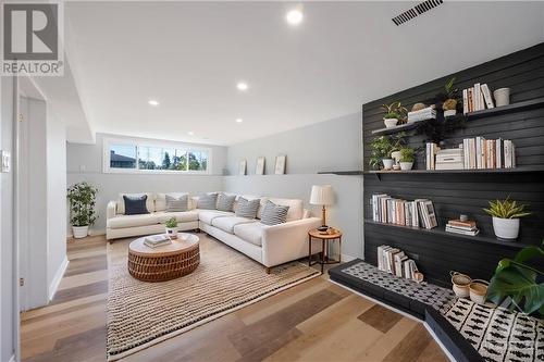 This photo has been virtually staged. - 935 Thorndale Drive, Ottawa, ON - Indoor Photo Showing Living Room