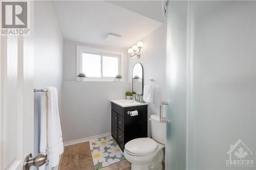 935 Thorndale Drive, Ottawa, ON - Indoor Photo Showing Bathroom