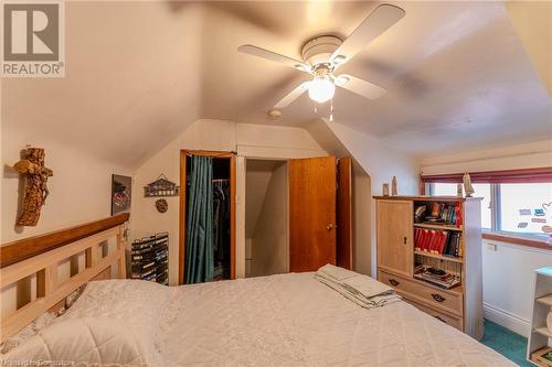 33 Clyde Street, Hamilton, ON - Indoor Photo Showing Bedroom