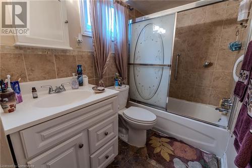 33 Clyde Street, Hamilton, ON - Indoor Photo Showing Bathroom