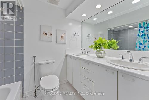 15 Shadberry Drive, Toronto, ON - Indoor Photo Showing Bathroom