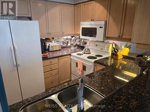 404 - 800 Spadina Road, Toronto, ON - Indoor Photo Showing Kitchen With Double Sink