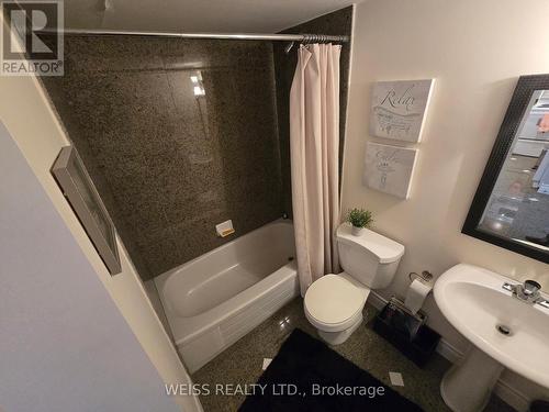 404 - 800 Spadina Road, Toronto, ON - Indoor Photo Showing Bathroom