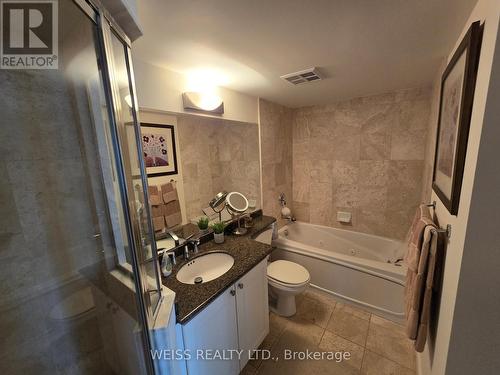 404 - 800 Spadina Road, Toronto, ON - Indoor Photo Showing Bathroom