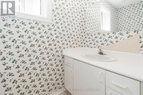 5 Valentini Avenue, East Gwillimbury, ON - Indoor Photo Showing Bathroom