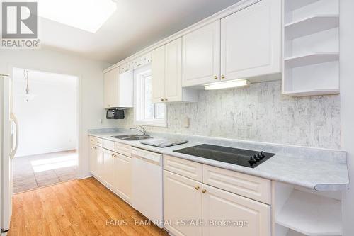 5 Valentini Avenue, East Gwillimbury, ON - Indoor Photo Showing Kitchen With Double Sink