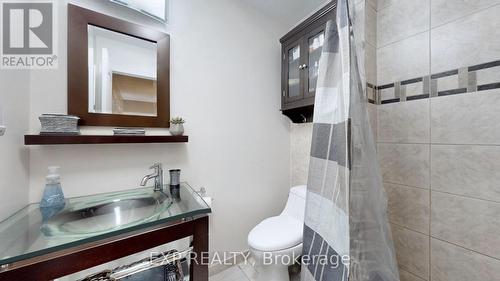 8 Amberglen Court, East Gwillimbury, ON - Indoor Photo Showing Bathroom