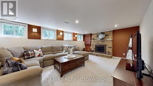 8 Amberglen Court, East Gwillimbury, ON - Indoor Photo Showing Living Room With Fireplace