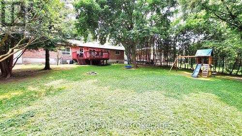 8 Amberglen Court, East Gwillimbury, ON - Outdoor With Deck Patio Veranda