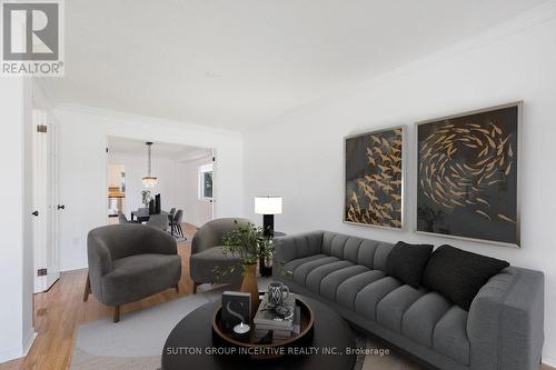 33 Glen Oak Court, Barrie, ON - Indoor Photo Showing Living Room