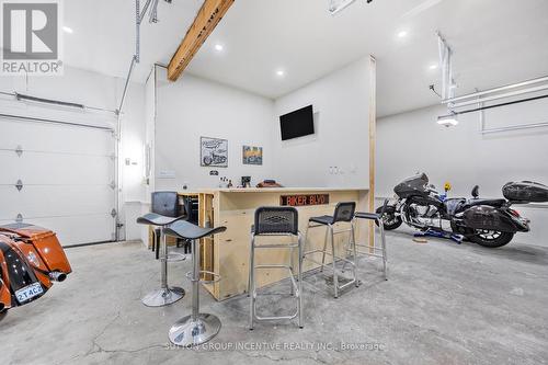 33 Glen Oak Court, Barrie, ON - Indoor Photo Showing Garage