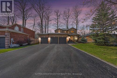 33 Glen Oak Court, Barrie, ON - Outdoor With Facade