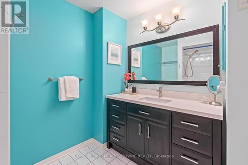 32 Oak Street, Halton Hills, ON - Indoor Photo Showing Bathroom