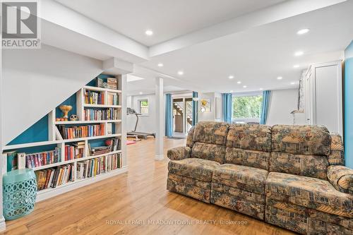 32 Oak Street, Halton Hills, ON - Indoor Photo Showing Living Room