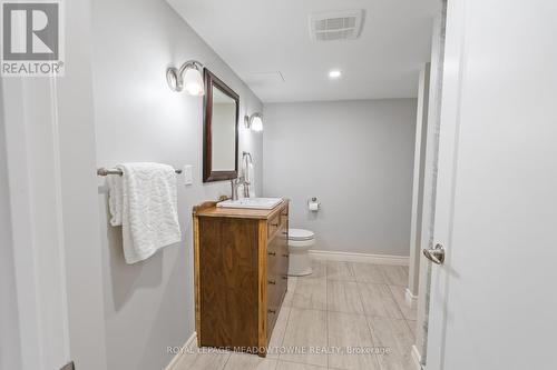 32 Oak Street, Halton Hills, ON - Indoor Photo Showing Bathroom