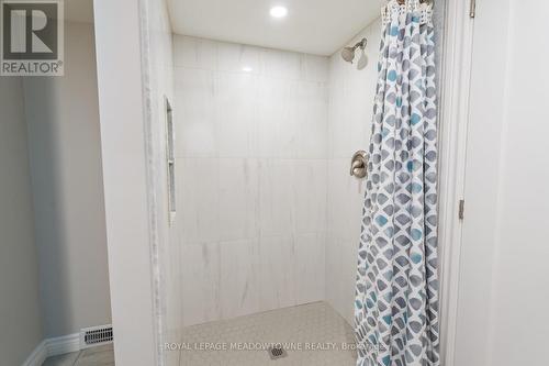 32 Oak Street, Halton Hills, ON - Indoor Photo Showing Bathroom