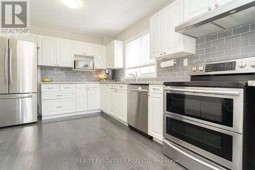 79 Pheasant Drive, Orangeville, ON - Indoor Photo Showing Kitchen With Upgraded Kitchen