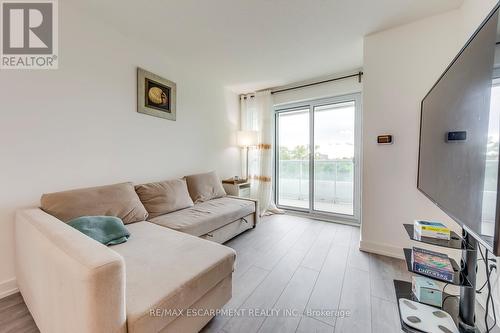 309 - 10 Wilby Crescent, Toronto, ON - Indoor Photo Showing Living Room