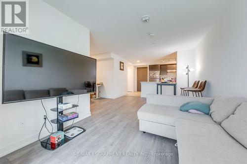 309 - 10 Wilby Crescent, Toronto, ON - Indoor Photo Showing Living Room