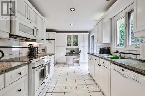 2069 Thornlea Drive, Oakville, ON - Indoor Photo Showing Kitchen With Double Sink