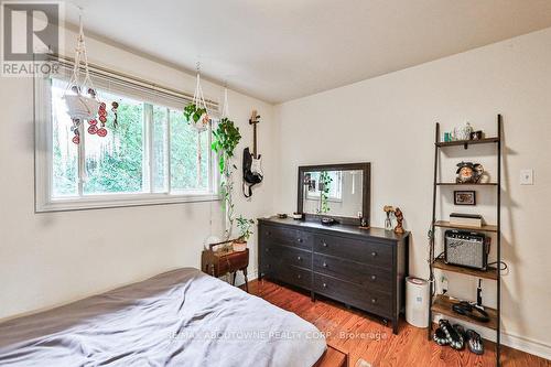 2069 Thornlea Drive, Oakville, ON - Indoor Photo Showing Bedroom