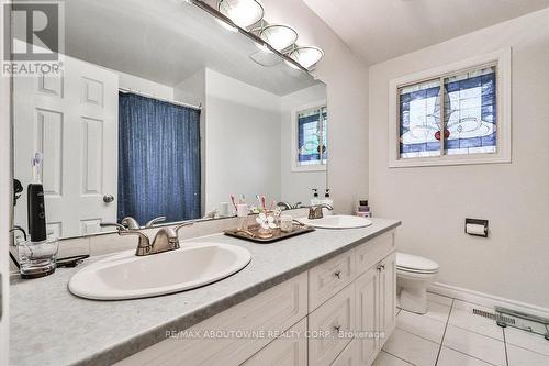 2069 Thornlea Drive, Oakville, ON - Indoor Photo Showing Bathroom