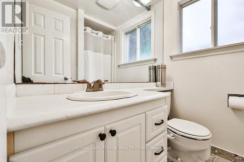 2069 Thornlea Drive, Oakville, ON - Indoor Photo Showing Bathroom