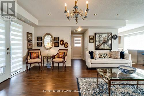 28 - 5650 Winton Churchill Boulevard, Mississauga, ON - Indoor Photo Showing Living Room