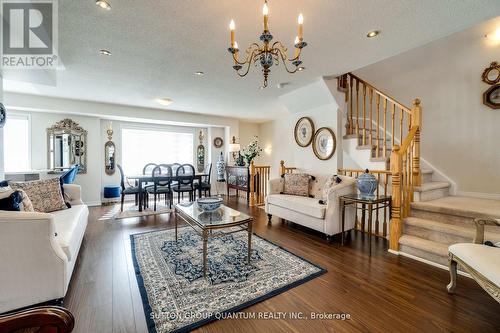 28 - 5650 Winton Churchill Boulevard, Mississauga, ON - Indoor Photo Showing Living Room