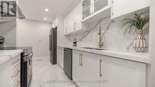 65 - 1 Gloucester Place, Brampton, ON - Indoor Photo Showing Kitchen