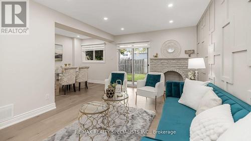 65 - 1 Gloucester Place, Brampton, ON - Indoor Photo Showing Living Room With Fireplace