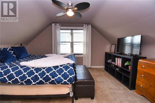 174 East 12Th Street, Hamilton, ON - Indoor Photo Showing Bedroom