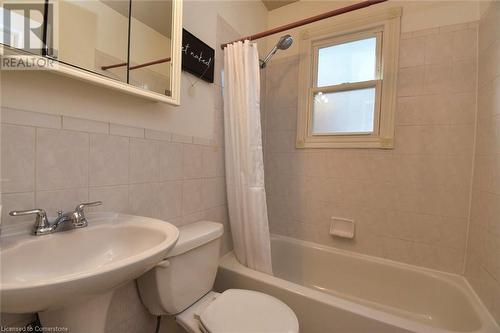 174 East 12Th Street, Hamilton, ON - Indoor Photo Showing Bathroom