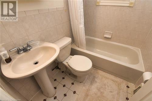 174 East 12Th Street, Hamilton, ON - Indoor Photo Showing Bathroom