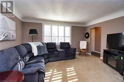 174 East 12Th Street, Hamilton, ON - Indoor Photo Showing Living Room