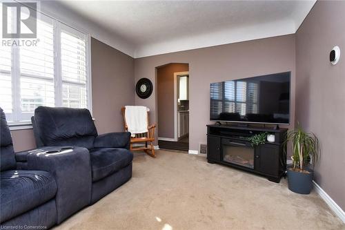 174 East 12Th Street, Hamilton, ON - Indoor Photo Showing Living Room