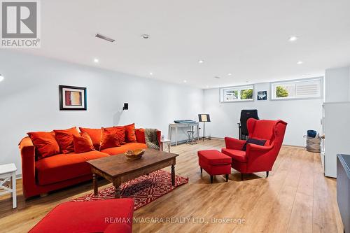 370 Butler Street, Niagara-On-The-Lake, ON - Indoor Photo Showing Living Room