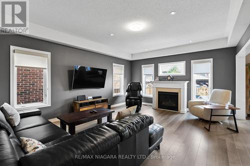 7 Cannery Drive, Niagara-On-The-Lake, ON - Indoor Photo Showing Living Room With Fireplace