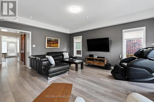 7 Cannery Drive, Niagara-On-The-Lake, ON - Indoor Photo Showing Living Room