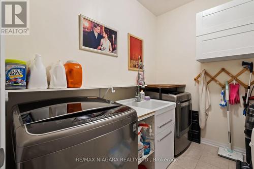 7 Cannery Drive, Niagara-On-The-Lake, ON - Indoor Photo Showing Laundry Room